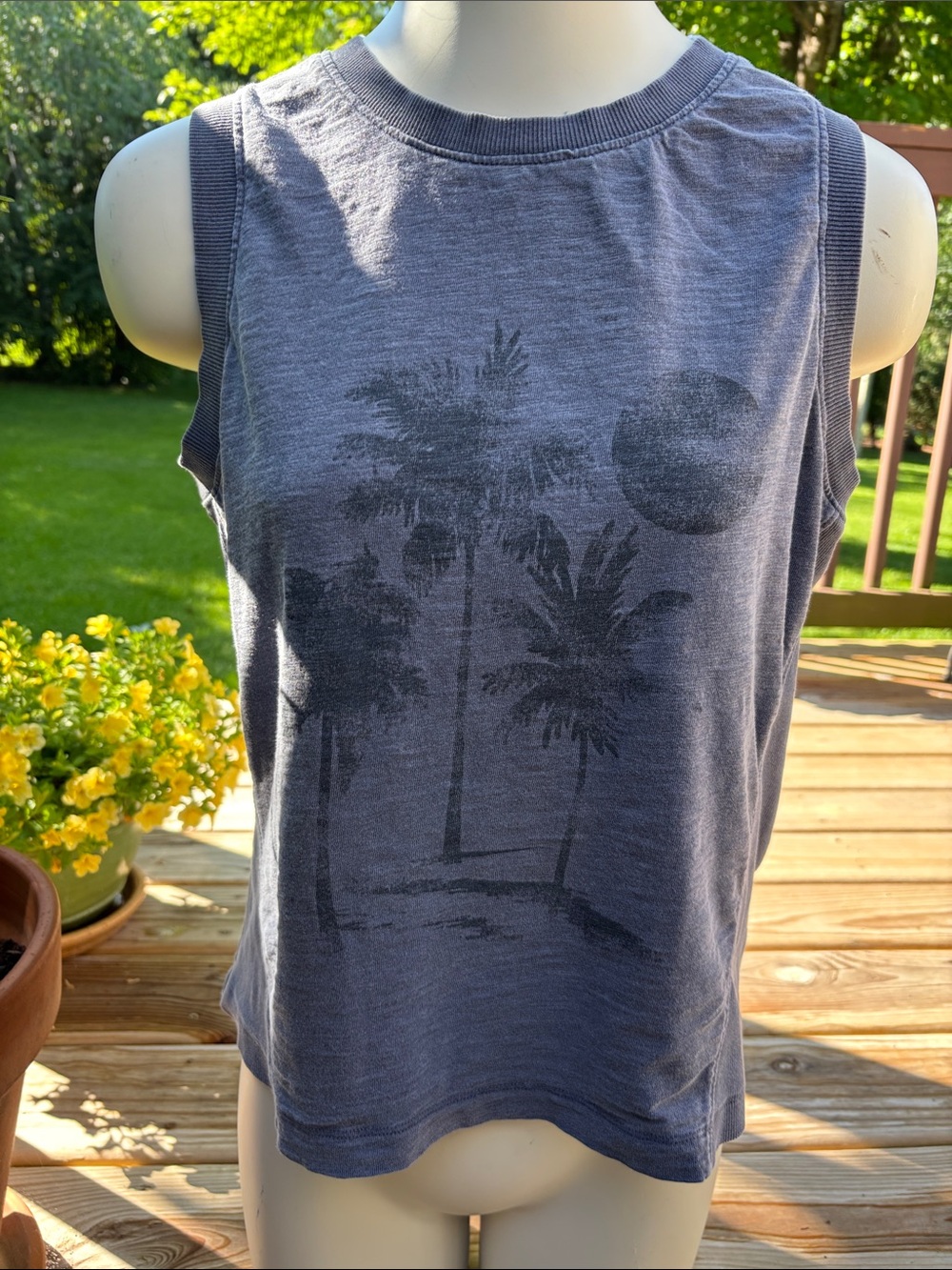 Evereve Sleeveless Palm Graphic Tank Top - Slate Blue